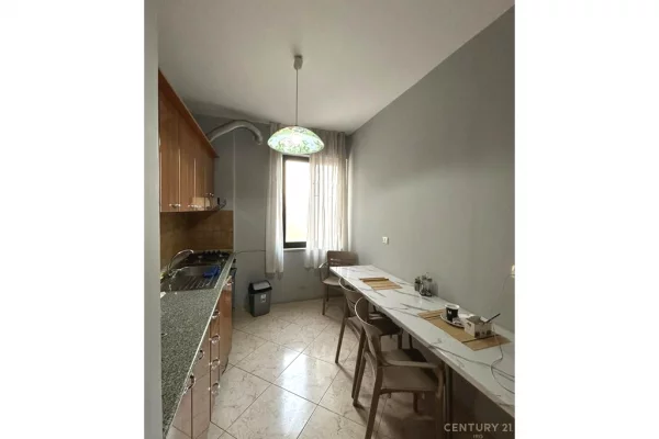 Shtepi ne shitje Apartament ne Tirane, 3+1, Mobilimi Bosh, pa mobiluar, Pagesa 500,000  Euro.