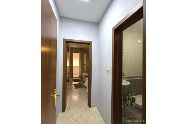 Shtepi ne shitje Apartament ne Tirane, 3+1, Mobilimi Bosh, pa mobiluar, Pagesa 500,000  Euro.