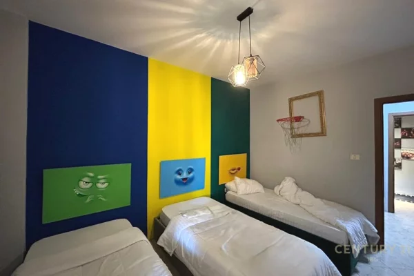 Shtepi ne shitje Apartament ne Tirane, 3+1, Mobilimi Bosh, pa mobiluar, Pagesa 500,000  Euro.