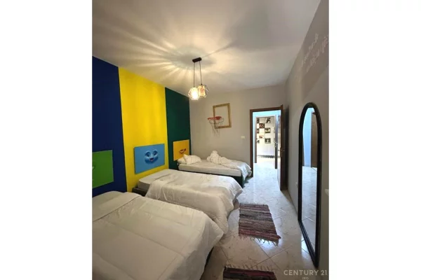 Shtepi ne shitje Apartament ne Tirane, 3+1, Mobilimi Bosh, pa mobiluar, Pagesa 500,000  Euro.