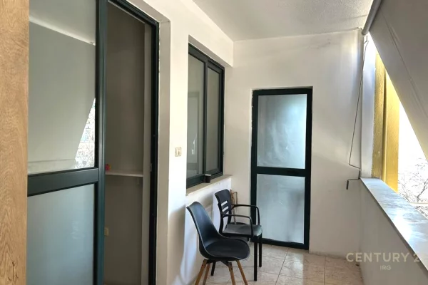 Shtepi ne shitje Apartament ne Tirane, 3+1, Mobilimi Bosh, pa mobiluar, Pagesa 500,000  Euro.
