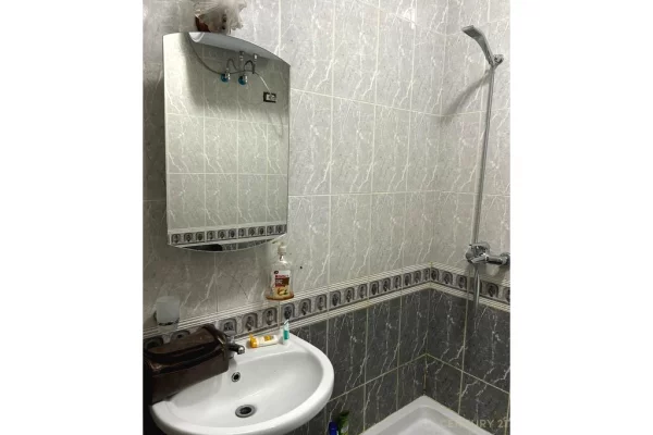 Shtepi ne shitje Apartament ne Tirane, 3+1, Mobilimi Bosh, pa mobiluar, Pagesa 500,000  Euro.