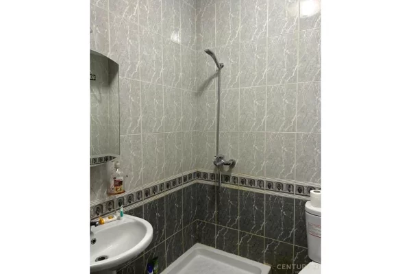Shtepi ne shitje Apartament ne Tirane, 3+1, Mobilimi Bosh, pa mobiluar, Pagesa 500,000  Euro.