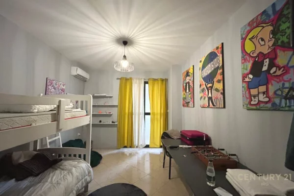 Shtepi ne shitje Apartament ne Tirane, 3+1, Mobilimi Bosh, pa mobiluar, Pagesa 500,000  Euro.