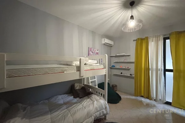 Shtepi ne shitje Apartament ne Tirane, 3+1, Mobilimi Bosh, pa mobiluar, Pagesa 500,000  Euro.