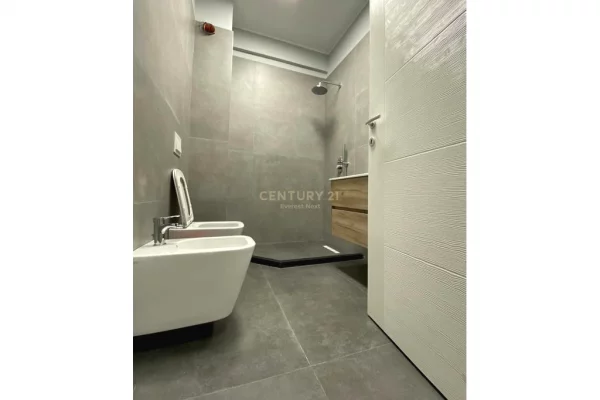 Shtepi ne shitje Apartament ne Tirane, 1+1, Mobilimi Bosh, pa mobiluar, Pagesa 120,000  Euro.