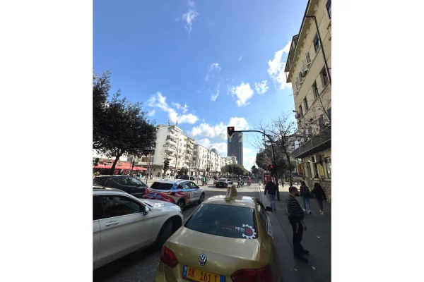 Shtepi ne shitje Apartament ne Tirane, 2+1, Mobilimi E mobiluar, Pagesa 300,000  Euro.