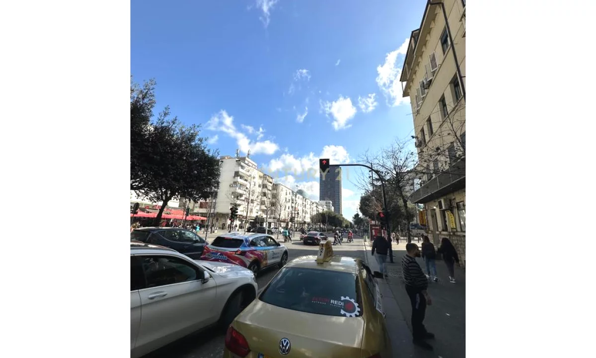 Shtepi ne shitje Apartament ne Tirane, 2+1, Mobilimi E mobiluar, Pagesa 300,000  Euro.