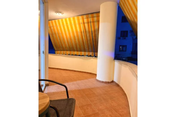 Shtepi ne shitje Apartament ne Tirane, 4+1, Mobilimi Pjeserisht e mobiluar, Pagesa 185,000  Euro.