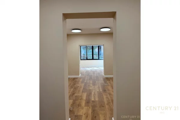 Shtepi ne shitje Apartament ne Tirane, 2+1, Mobilimi Bosh, pa mobiluar, Pagesa 250,000  Euro.