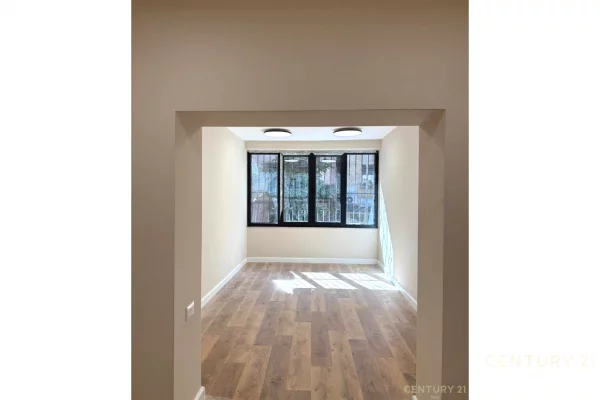 Shtepi ne shitje Apartament ne Tirane, 2+1, Mobilimi Bosh, pa mobiluar, Pagesa 250,000  Euro.