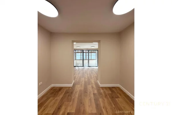 Shtepi ne shitje Apartament ne Tirane, 2+1, Mobilimi Bosh, pa mobiluar, Pagesa 250,000  Euro.