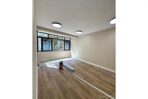 Shtepi ne shitje Apartament ne Tirane, 2+1, Mobilimi Bosh, pa mobiluar, Pagesa 250,000  Euro.