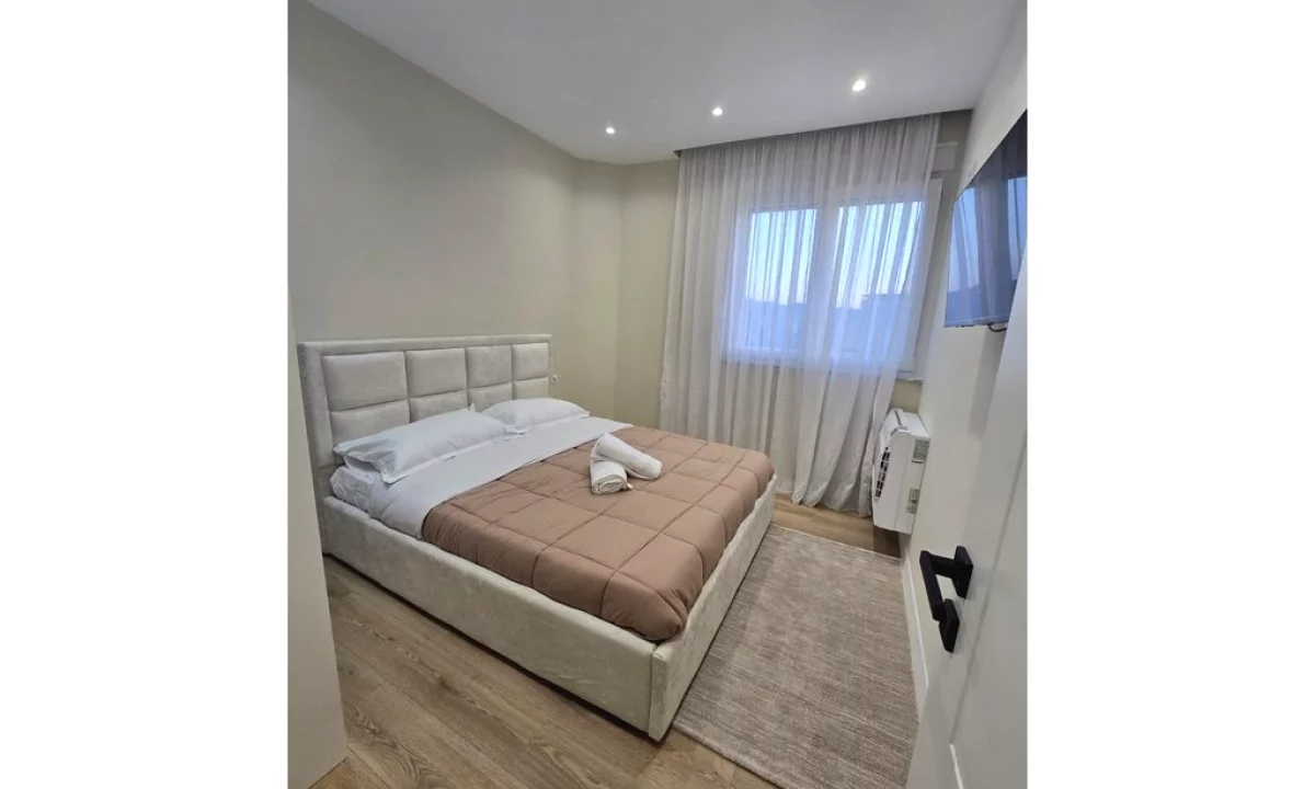 Shtepi me qera Apartament ne Tirane, 1+1, Mobilimi E mobiluar, Pagesa 590  Euro.