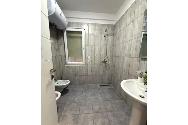 Shtepi me qera Apartament ne Tirane, 1+1, Mobilimi E mobiluar, Pagesa 400  Euro.