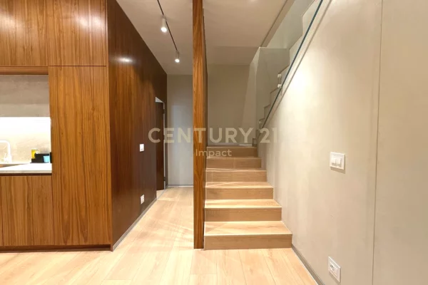 Shtepi ne shitje Vila Luksoze ne Vlore, 3+1, Mobilimi E mobiluar, Pagesa 2,100,000  Euro.