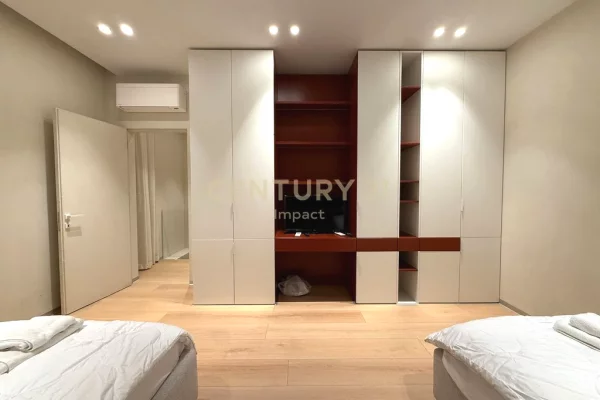 Shtepi ne shitje Vila Luksoze ne Vlore, 3+1, Mobilimi E mobiluar, Pagesa 2,100,000  Euro.