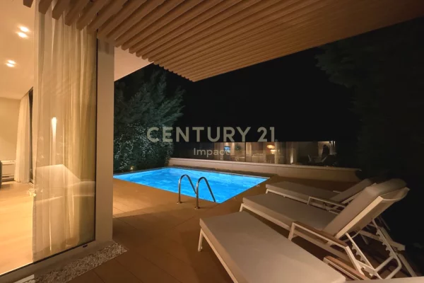 Shtepi ne shitje Vila Luksoze ne Vlore, 3+1, Mobilimi E mobiluar, Pagesa 2,100,000  Euro.