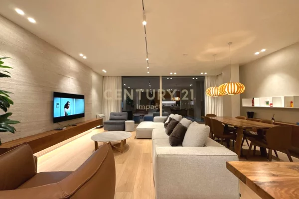 Shtepi ne shitje Vila Luksoze ne Vlore, 3+1, Mobilimi E mobiluar, Pagesa 2,100,000  Euro.