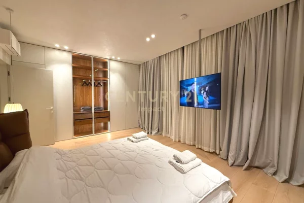 Shtepi ne shitje Vila Luksoze ne Vlore, 3+1, Mobilimi E mobiluar, Pagesa 2,100,000  Euro.