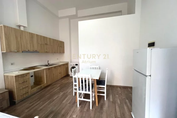 Shtepi me qera Apartament ne Tirane, Garsoniere, Mobilimi E mobiluar, Pagesa 420  Euro.