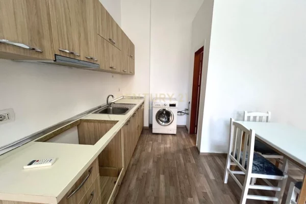 Shtepi me qera Apartament ne Tirane, Garsoniere, Mobilimi E mobiluar, Pagesa 420  Euro.