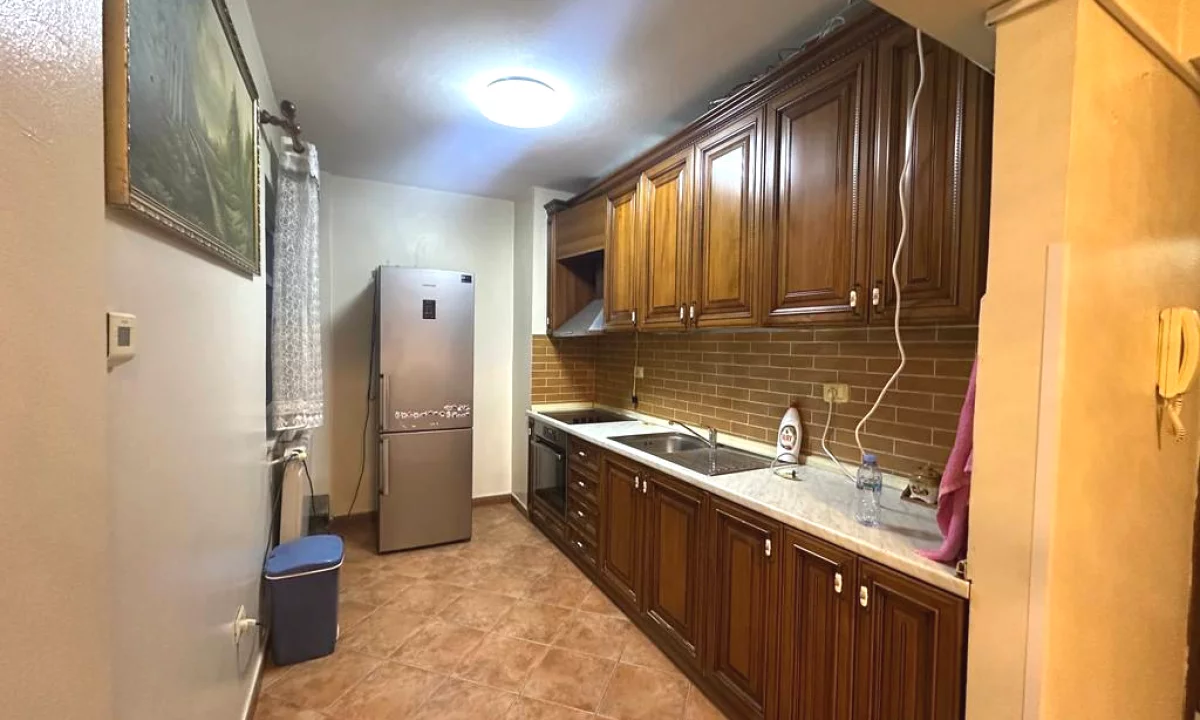 Shtepi me qera Apartament ne Tirane, 2+1, Mobilimi E mobiluar, Pagesa 500  Euro.