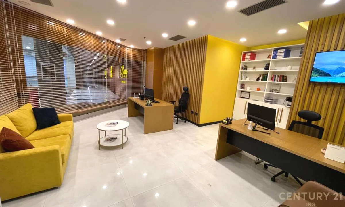 Ambient komercial 40m2 ne Qendren Tregtare ETC!!