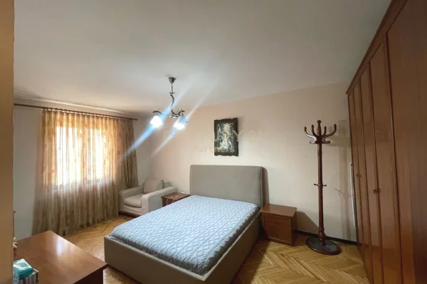 Shtepi me qera Apartament ne Tirane, 2+1, Mobilimi E mobiluar, Pagesa 650  Euro.
