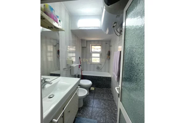 Shtepi me qera Apartament ne Tirane, 2+1, Mobilimi E mobiluar, Pagesa 650  Euro.