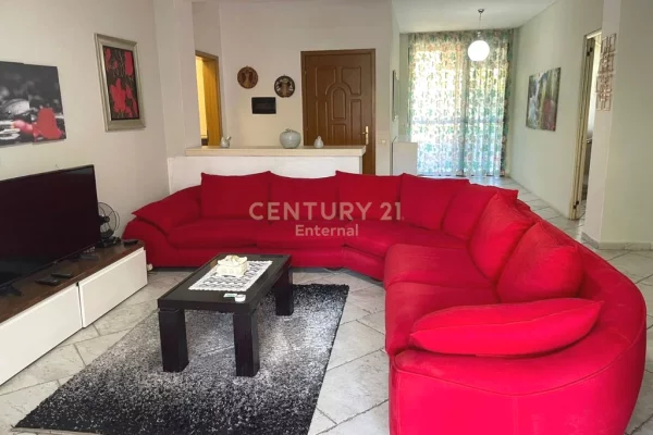 Shkolla e kuqe - Jepet 2+1 + 2 Parkime Kati 1 I Nje Vile