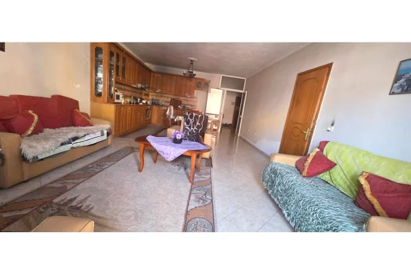 Shtepi ne shitje Apartament ne Tirane, 3+1, Mobilimi E mobiluar, Pagesa 285,000  Euro.