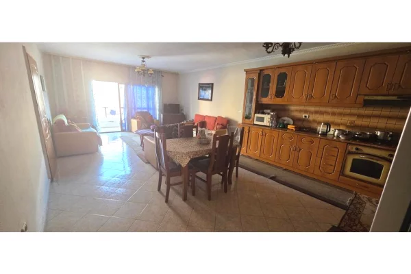 Shtepi ne shitje Apartament ne Tirane, 3+1, Mobilimi E mobiluar, Pagesa 285,000  Euro.