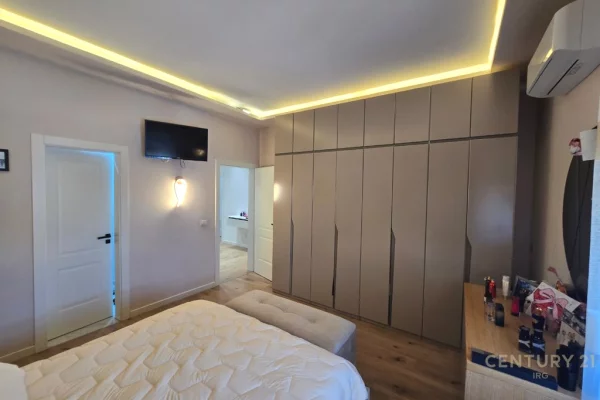 Shtepi ne shitje Apartament ne Tirane, 3+1, Mobilimi E mobiluar, Pagesa 550,000  Euro.