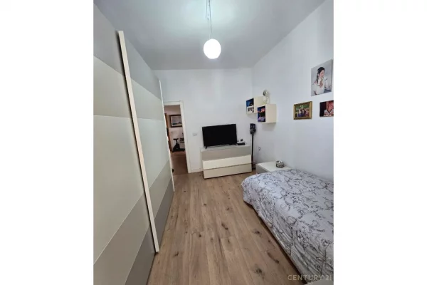 Shtepi ne shitje Apartament ne Tirane, 3+1, Mobilimi E mobiluar, Pagesa 550,000  Euro.