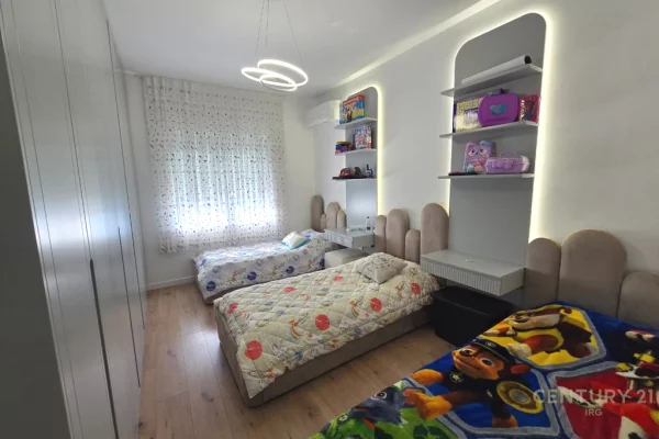 Shtepi ne shitje Apartament ne Tirane, 3+1, Mobilimi E mobiluar, Pagesa 550,000  Euro.