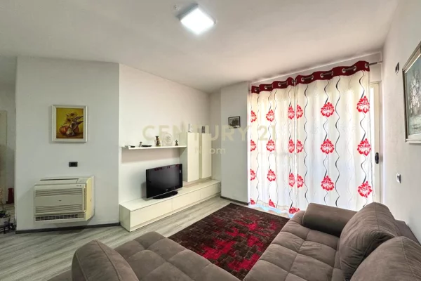Shtepi me qera Apartament ne Tirane, 2+1, Mobilimi E mobiluar, Pagesa 580  Euro.