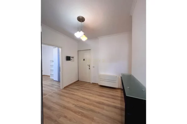 JAPIM ME QIRA AMBIENT PER BIZNES PRANE 9-KATESHEVE