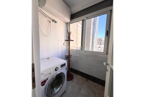 JAPIM ME QIRA AMBIENT PER BIZNES PRANE 9-KATESHEVE