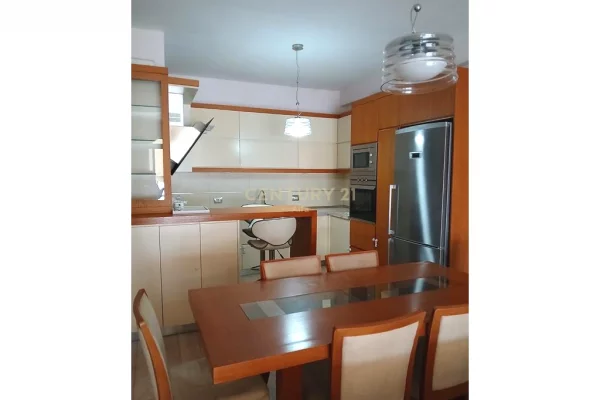 Shtepi me qera Apartament ne Tirane, 2+1, Mobilimi E mobiluar, Pagesa 700  Euro.