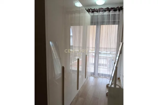 Shtepi me qera Apartament ne Tirane, 2+1, Mobilimi E mobiluar, Pagesa 700  Euro.