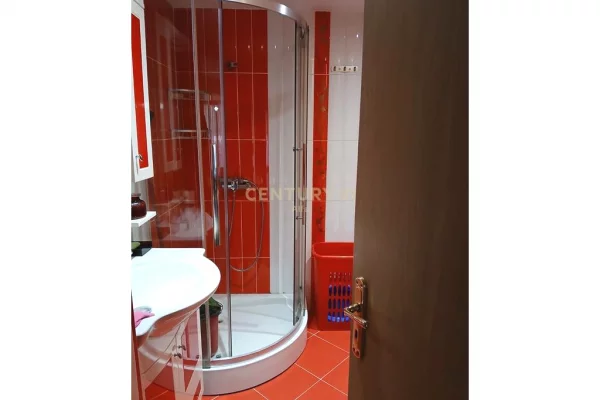 Shtepi me qera Apartament ne Tirane, 2+1, Mobilimi E mobiluar, Pagesa 700  Euro.