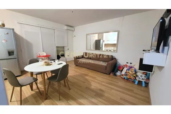 Jepet me qira apartament 1+1 te Kopshti Botanik, rruga "Xhon Kenedi"