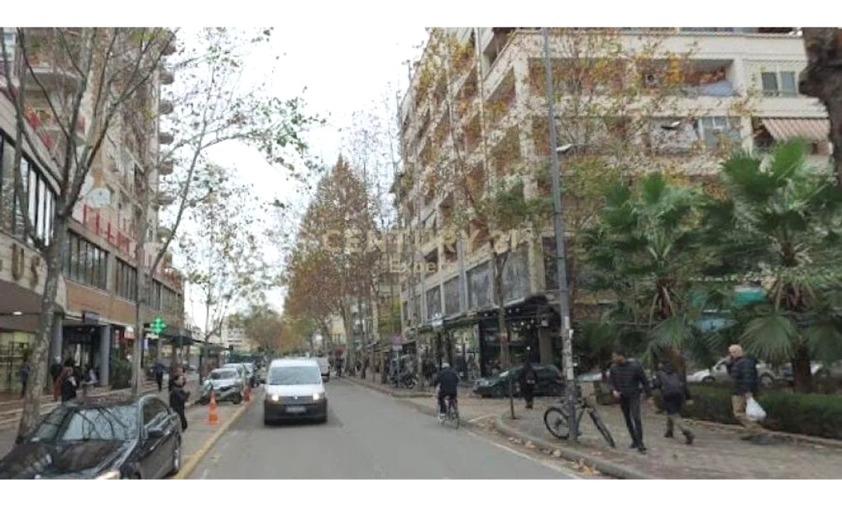 Jepet me qira ambient biznesi ( bodrum) ne rrugen Don Bosko, , prane Bujtina `Gjeli`