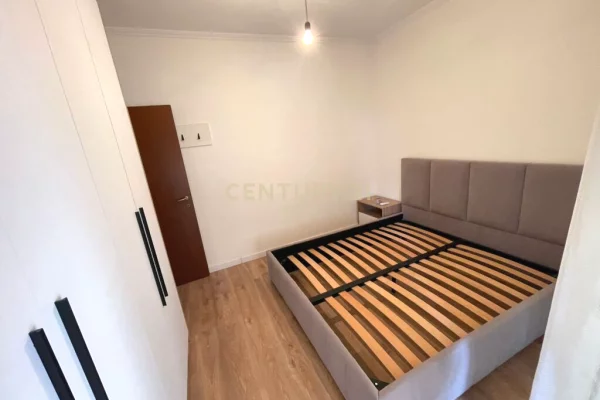Shtepi me qera Apartament ne Tirane, 2+1, Mobilimi E mobiluar, Pagesa 800  Euro.
