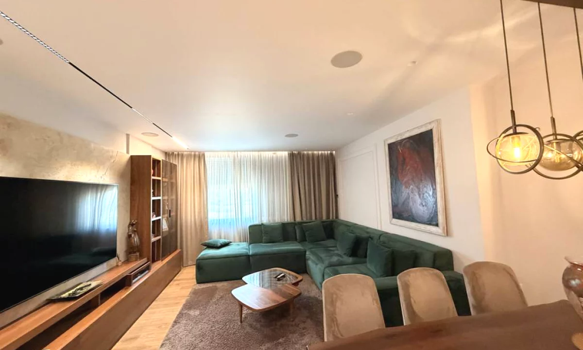 Appartamento in vendita a Tirana 3+1, Arredato