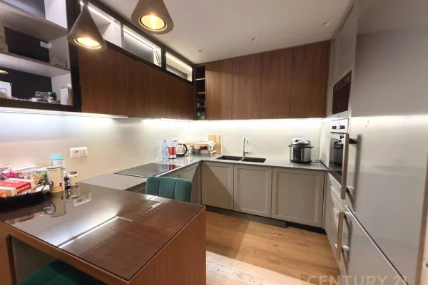 Appartamento in vendita a Tirana 3+1, Arredato