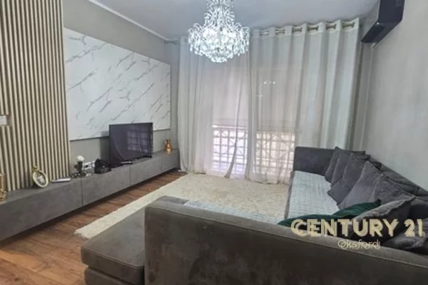 Apartament 2+1 Për Shitje në Rruga Barrikadave, Tiranë