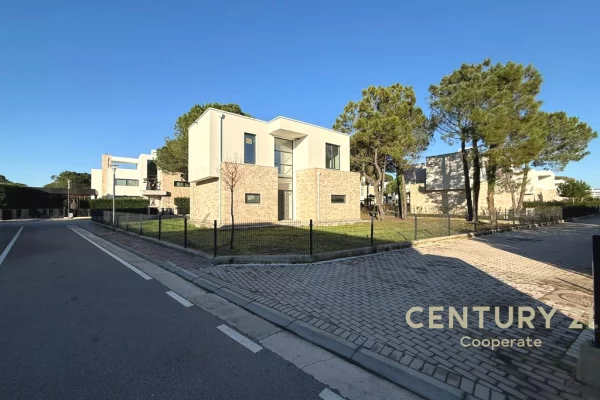 Shtepi ne shitje Vila Luksoze ne Durres, 3+1, Mobilimi Bosh, pa mobiluar, Pagesa 1,200,000  Euro.