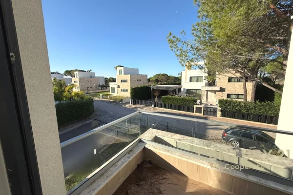 Shtepi ne shitje Vila Luksoze ne Durres, 3+1, Mobilimi Bosh, pa mobiluar, Pagesa 1,200,000  Euro.